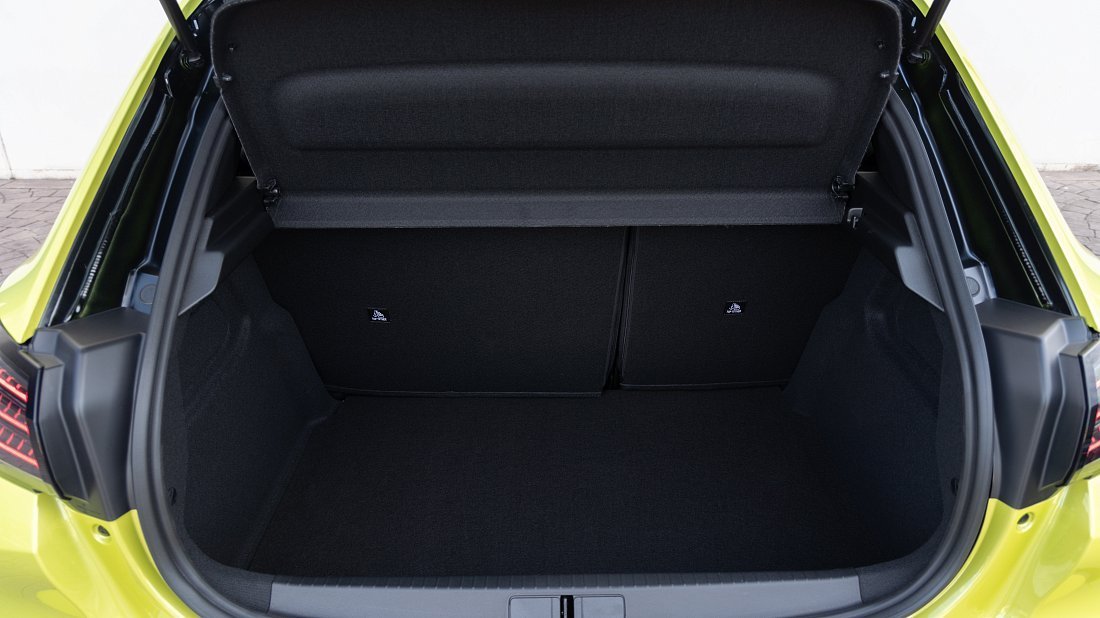 Peugeot e-208 51 kWh (2023-…) trunk, boot, seats up, seats upright, cargo space, cargo volume, cargo capacity, storage