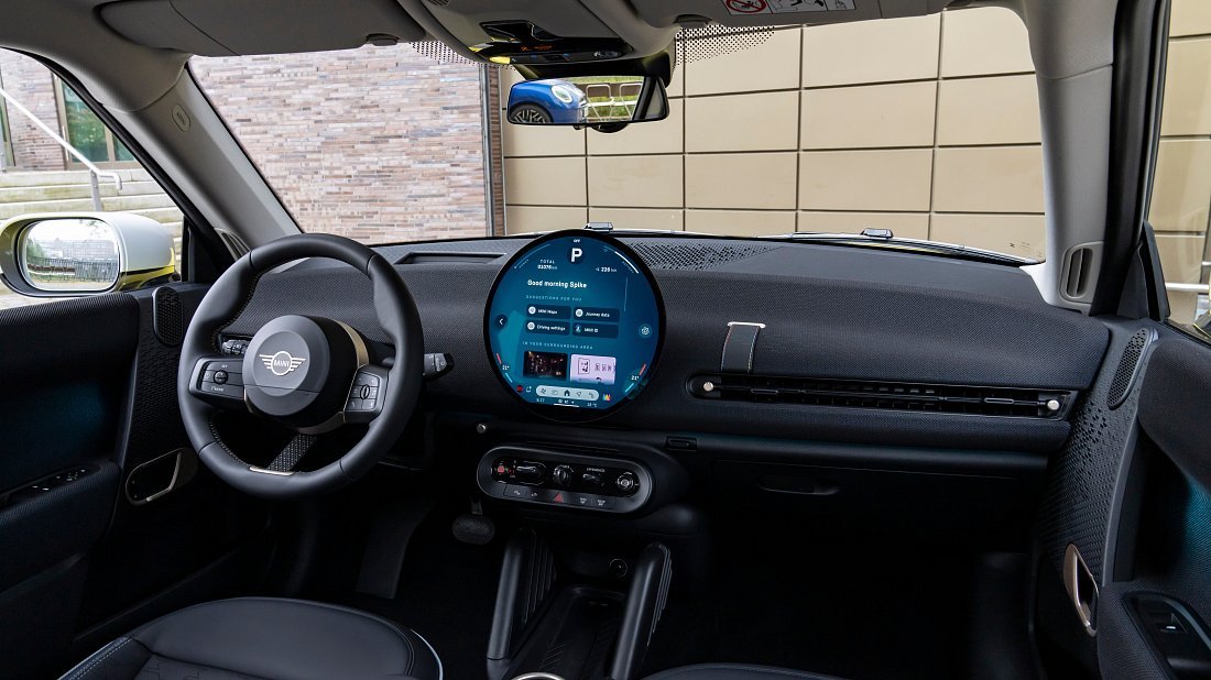 Mini Cooper SE (2023-…) interior, front seat, driver seat, dashboard, steering wheel, infotainment, cockpit