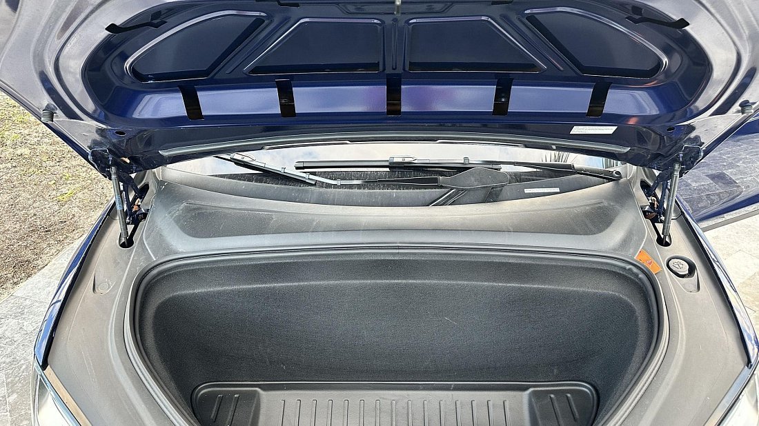 Tesla Model X Dual Motor (2021-…) frunk, front trunk, under hood, storage, cargo, capacity, bonus space