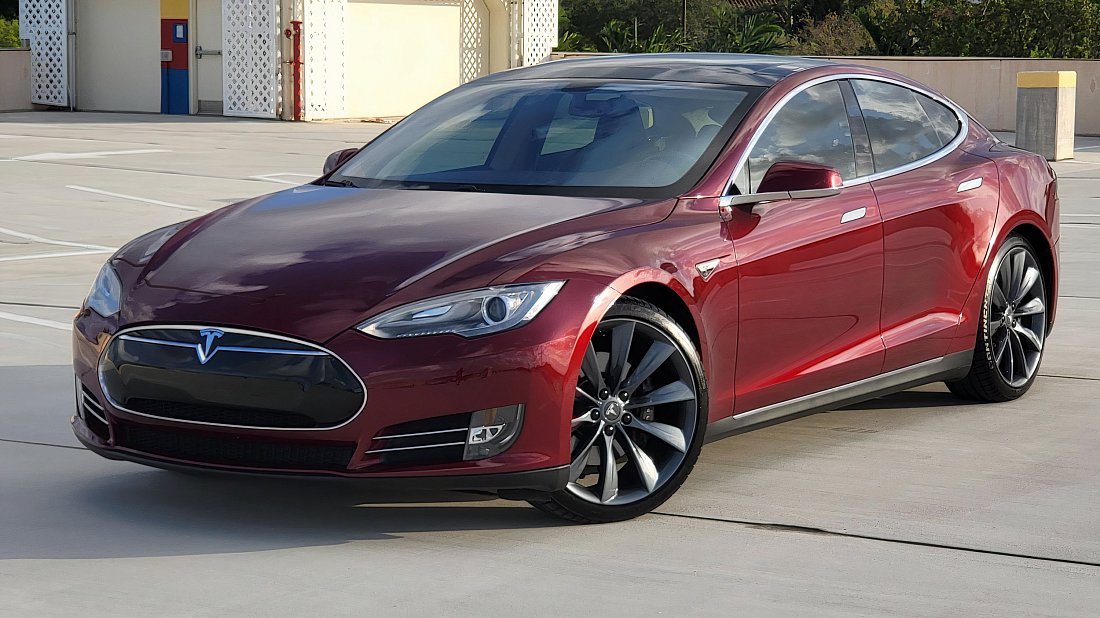 Photo of Tesla Model S 85 (2012-2016) (1 slide)
