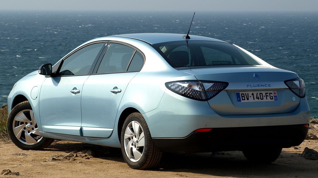 Renault Fluence Z.E. (2011-2014) rear view, taillights, trunk, spoiler, badge, bumper, exterior