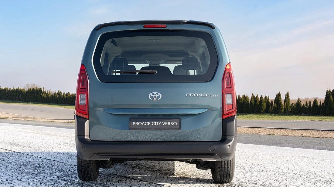 Toyota Proace City Verso Electric L2 52 kWh (2024-...) rear view photo, taillights, trunk, spoiler, badge, bumper, exterior