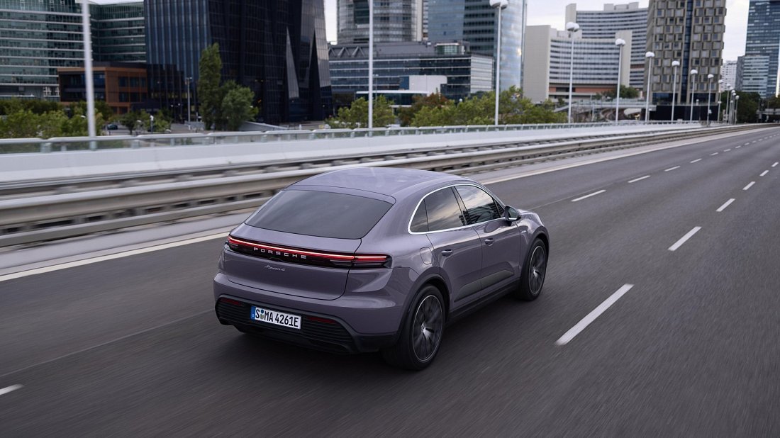 Porsche Macan 4S Electric (2024-…) rear quarter, three-quarter view, diagonal, exterior