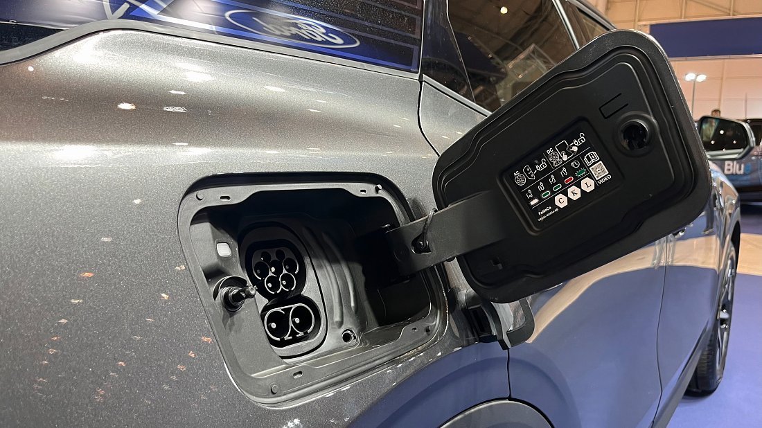 Ford Explorer EV Extended Range AWD (2024-…) charge port Europe, charging, inlet, plug, connector