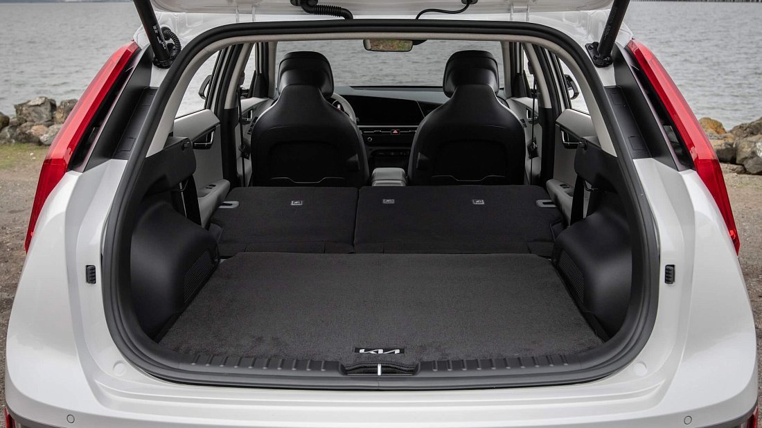Kia Niro EV Long Range (2022-…) trunk, boot, expanded, folded seats, maximum volume, max cargo, max capacity, max storage