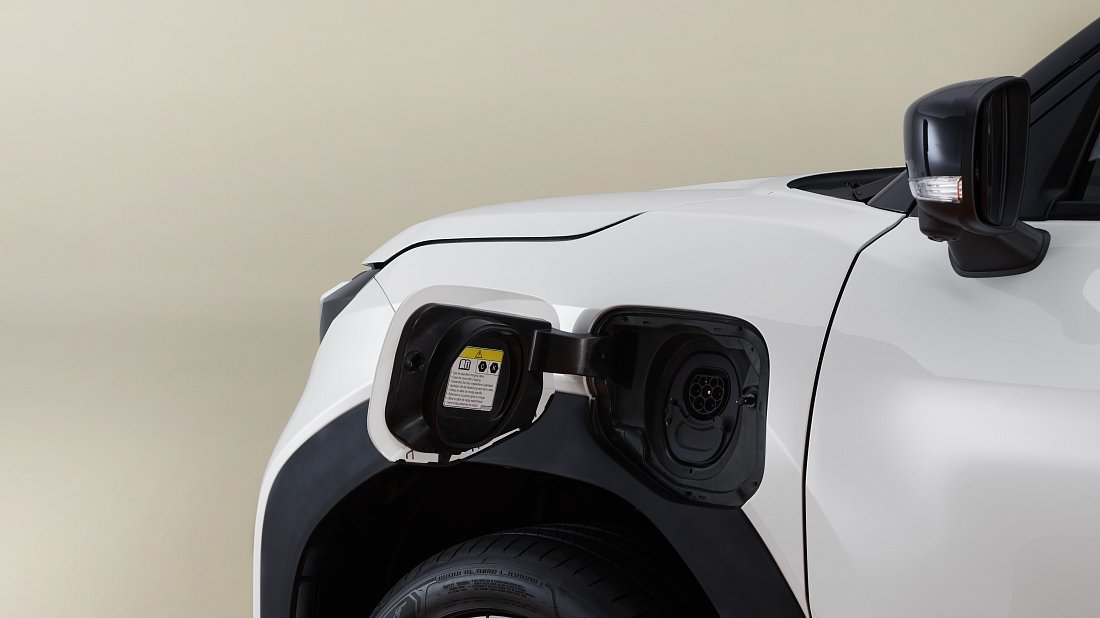 Suzuki e Vitara 61 kWh FWD (2025-…) charge port Europe photo, charging, inlet, plug, connector