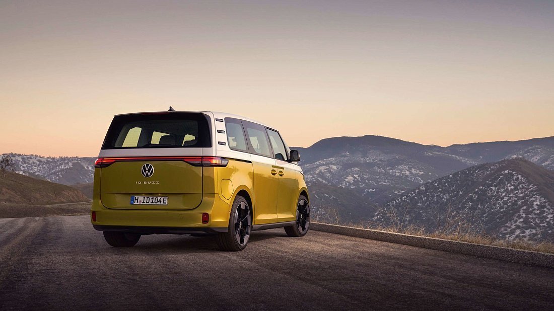 Volkswagen ID.Buzz Pro (2024-...) rear quarter, three-quarter view, diagonal, exterior