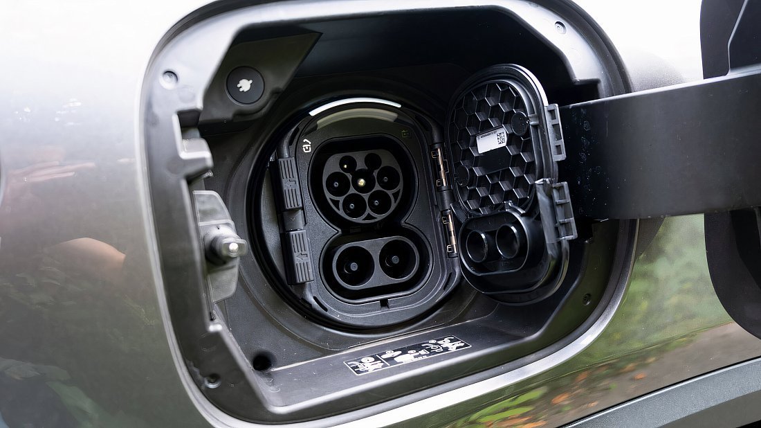 Mercedes EQA 250 (2023-…) charge port Europe photo, charging, inlet, plug, connector