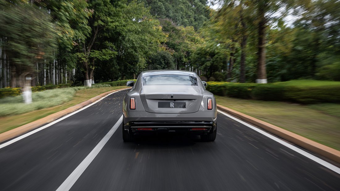 Rolls-Royce Spectre (2023-…) rear view, taillights, trunk, spoiler, badge, bumper, exterior