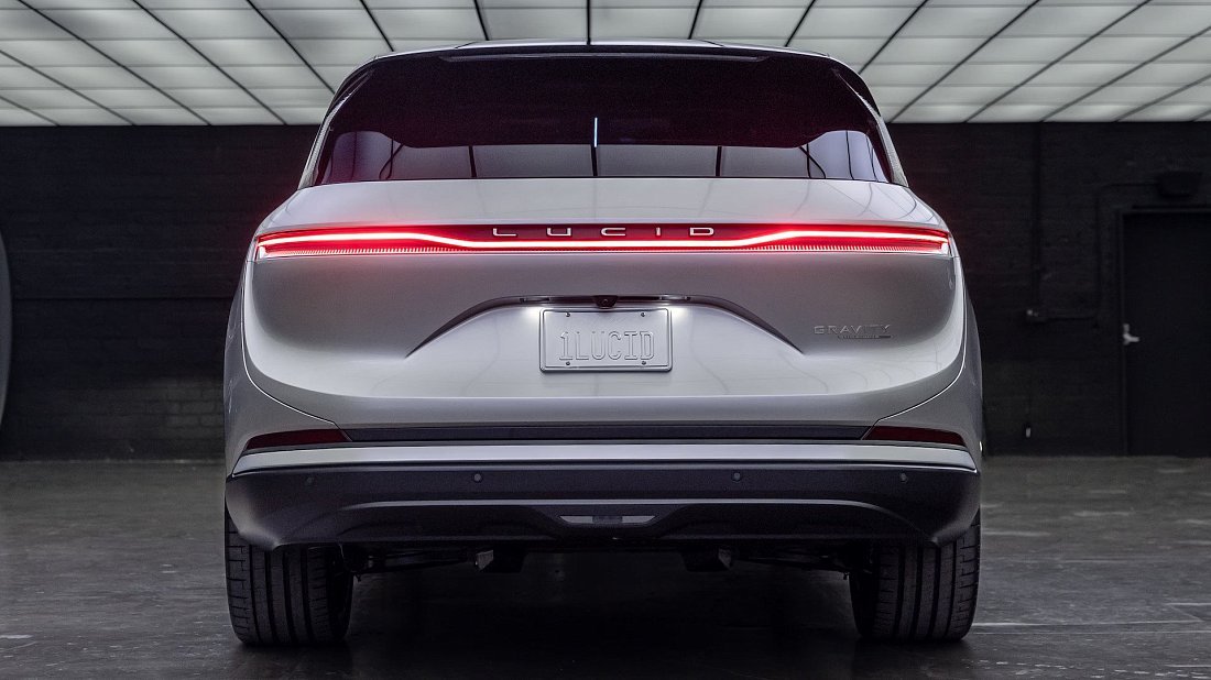 Lucid Gravity Touring (2025-…) rear view photo, taillights, trunk, spoiler, badge, bumper, exterior