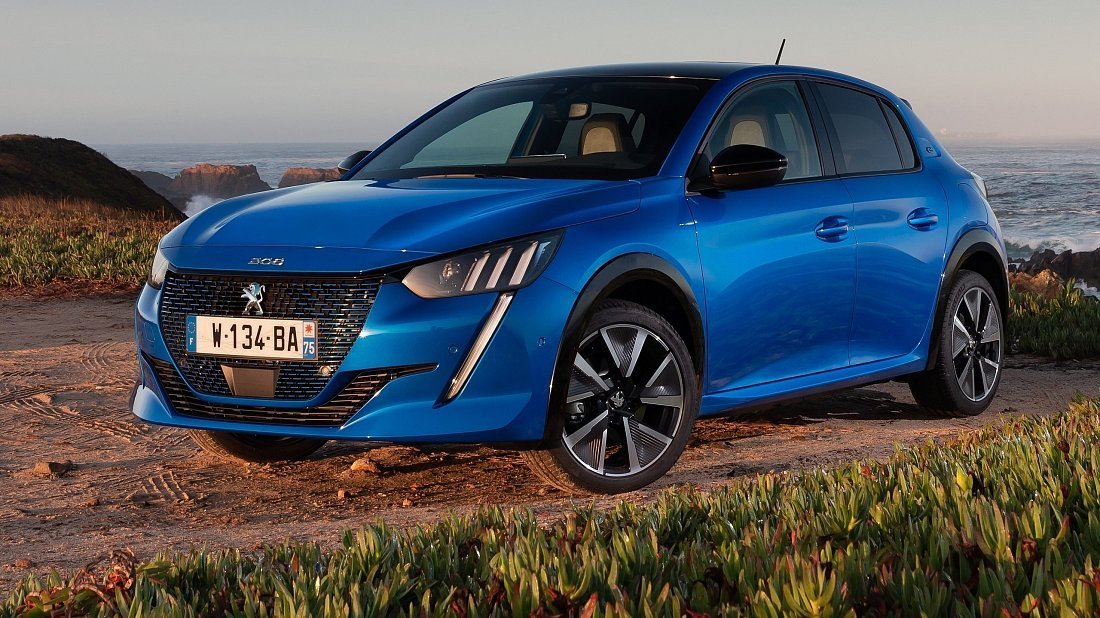 Peugeot e-208 51 kWh (2022-2023) front view photo, front quarter, diagonal, exterior