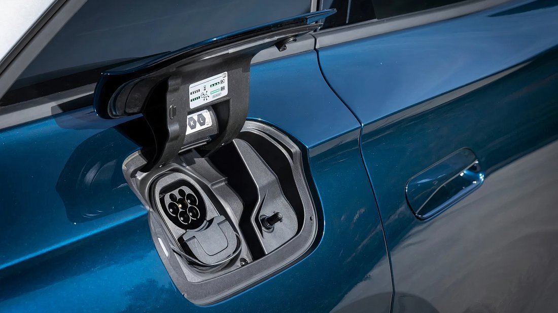 Volkswagen ID.7 Tourer Pro S (2024-…) charge port Europe photo, charging, inlet, plug, connector