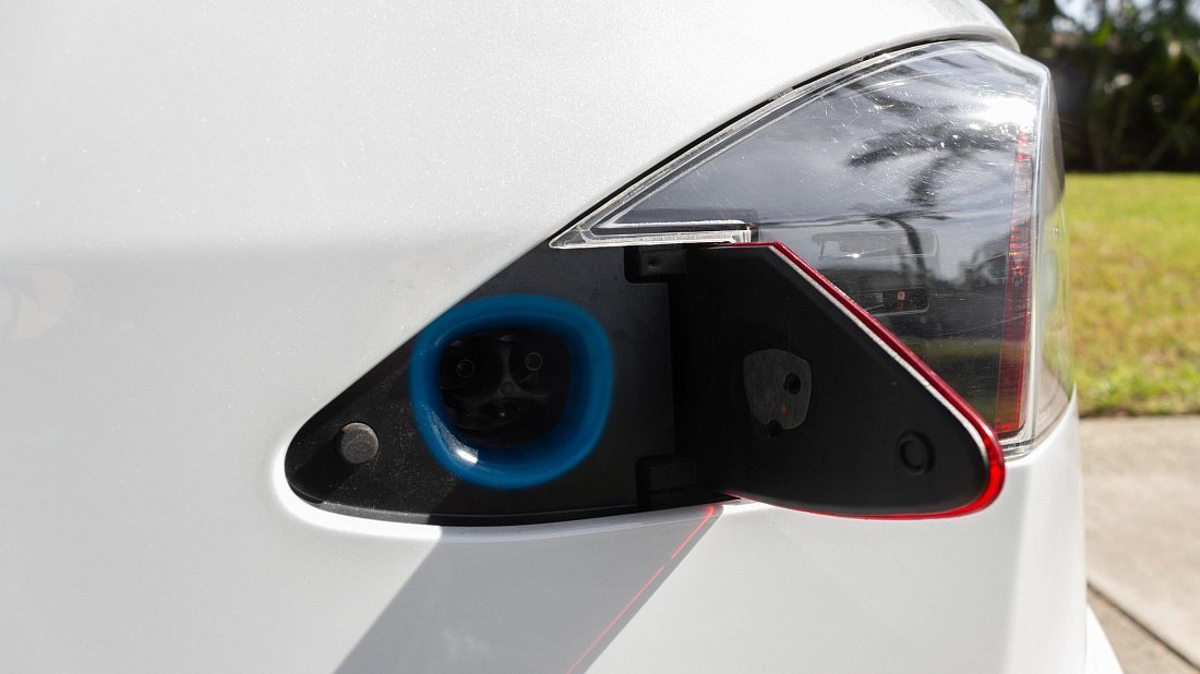 Tesla Model S Plaid (2021-…) charge port USA, charging, inlet, plug, connector