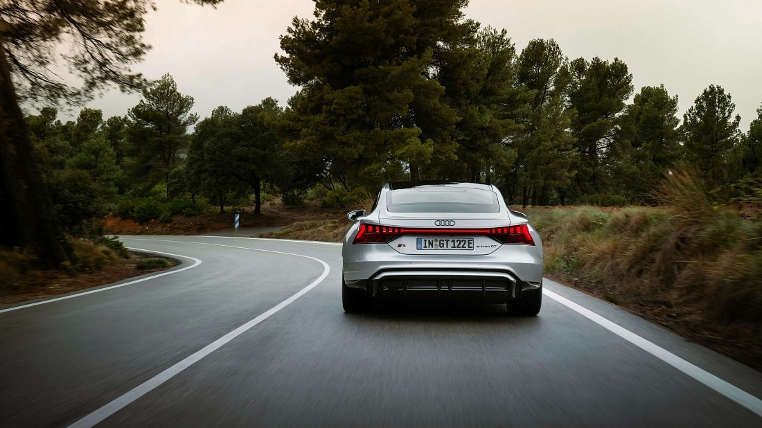 Audi e-tron GT S (2024-…) rear view photo, taillights, trunk, spoiler, badge, bumper, exterior