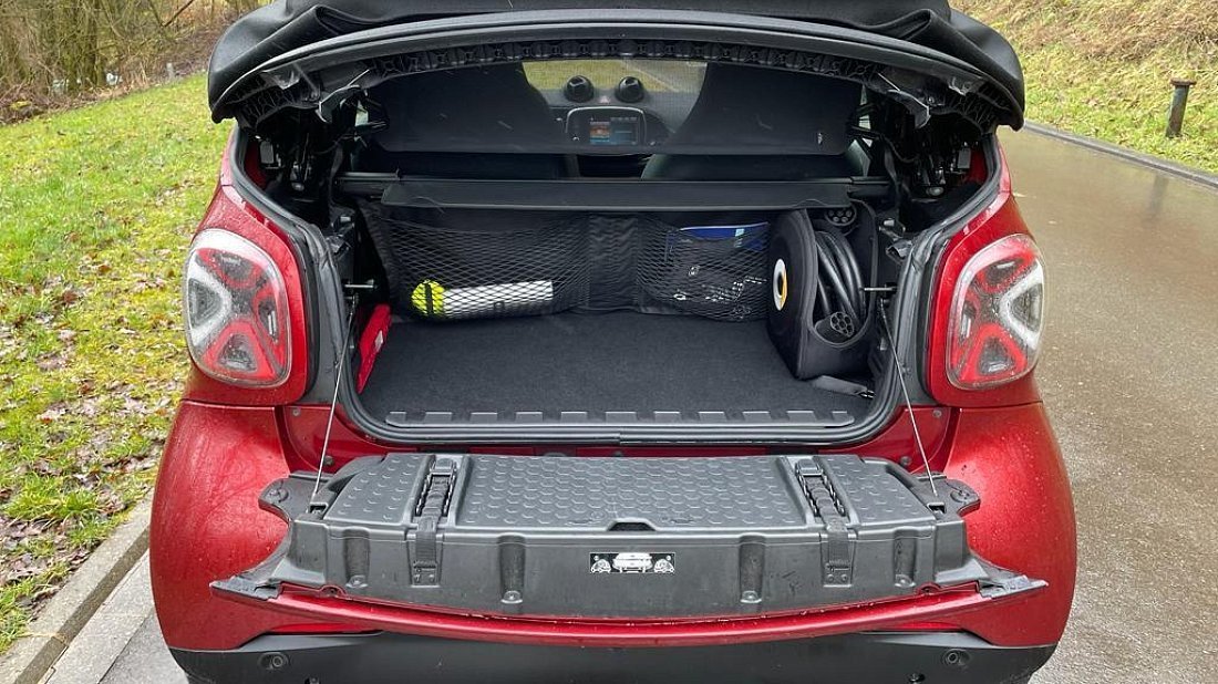 Smart EQ fortwo cabrio (2020-2023) trunk photo, boot, seats up, seats upright, cargo space, cargo volume, cargo capacity, storage