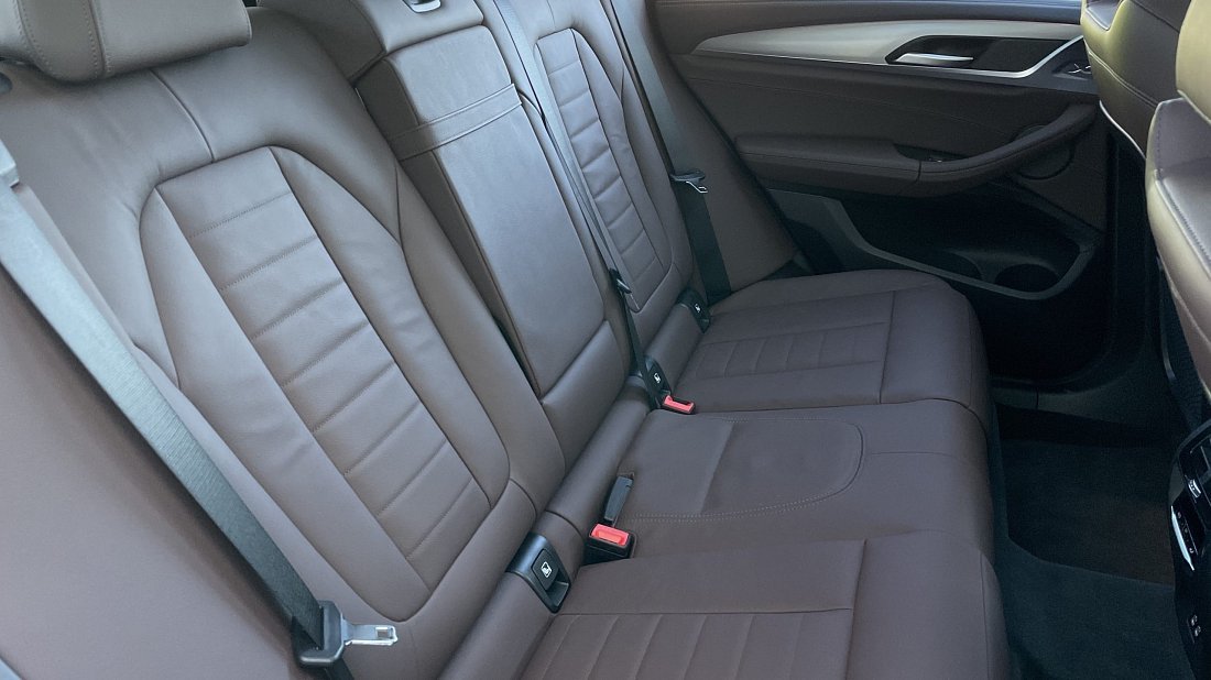 BMW iX3 Gen 1 (2020-2021) rear seats, back seats, passenger seats, legroom, headroom, interior