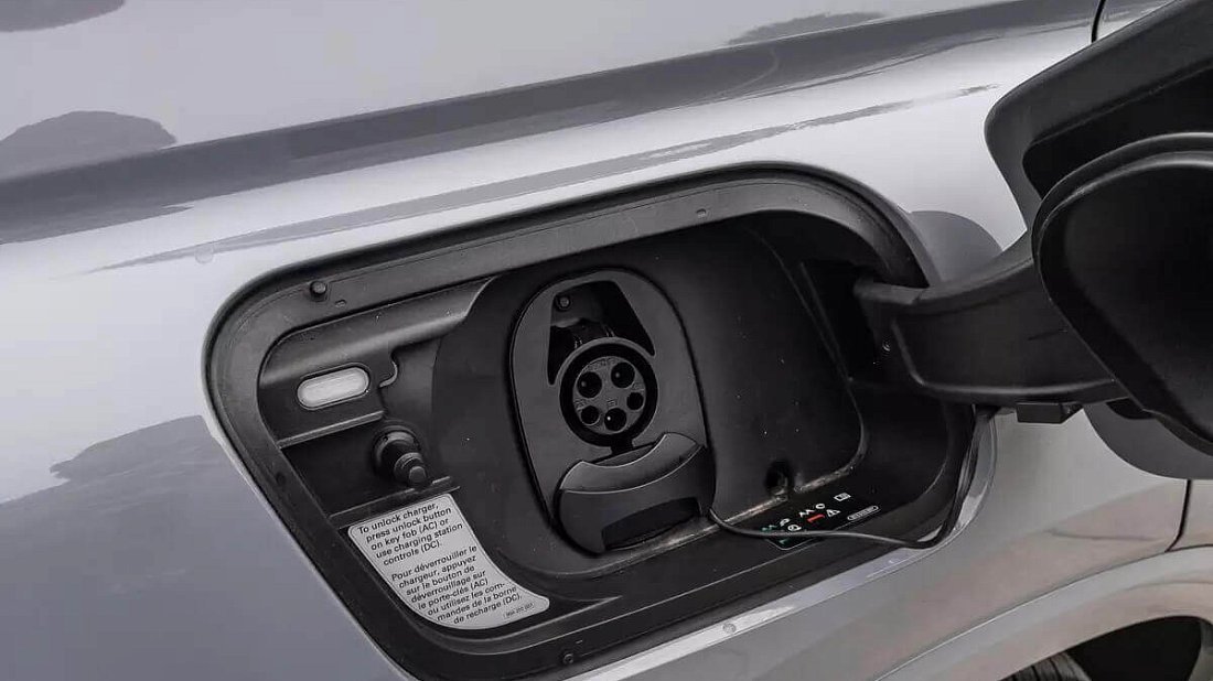 Audi Q4 Sportback e-tron 45 (2023-…) charge port USA, charging, inlet, plug, connector