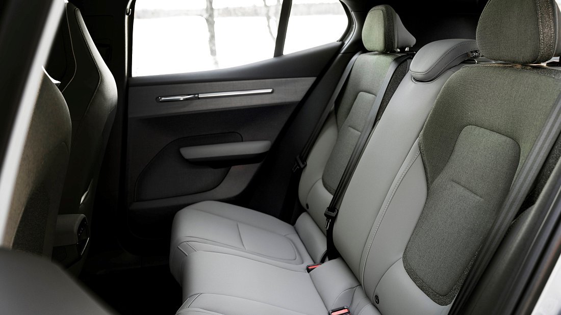 Volvo EX30 Cross Country (2025-…) rear seats, back seats, passenger seats, legroom, headroom, interior