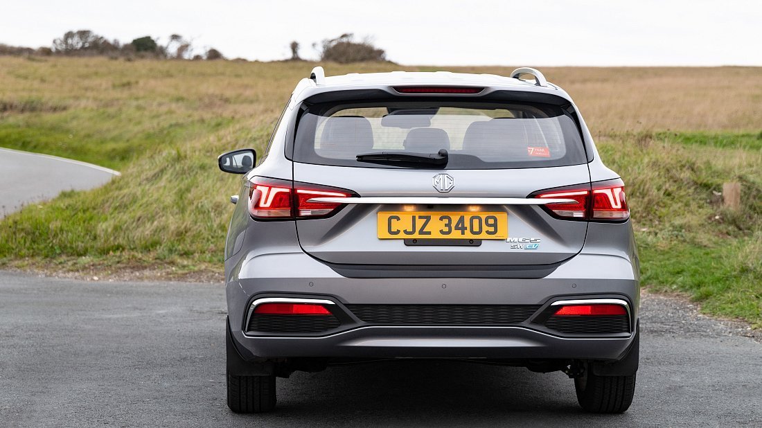 MG MG5 Electric Long Range (2020-2021) rear view, taillights, trunk, spoiler, badge, bumper, exterior