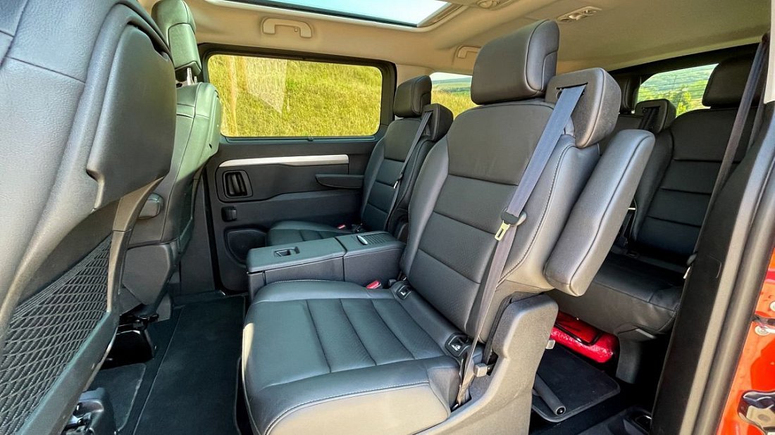 Opel Zafira Electric Life L 50 kWh (2020-2024) rear seats, back seats, passenger seats, legroom, headroom, interior