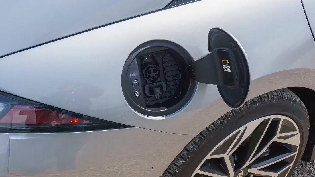 Hyundai Ioniq 6 Standard Range RWD (2023-…) charge port USA, charging, inlet, plug, connector