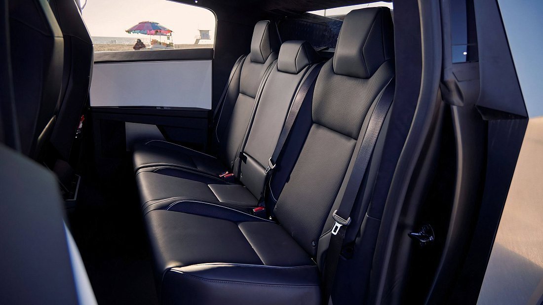 Tesla Cybertruck Cyberbeast (2024-…) rear seats, back seats, passenger seats, legroom, headroom, interior