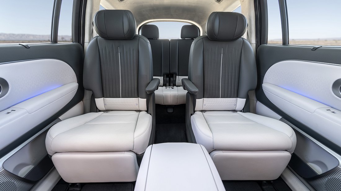 Hyundai Ioniq 9 Long Range AWD (2025-…) rear seats, back seats, passenger seats, legroom, headroom, interior