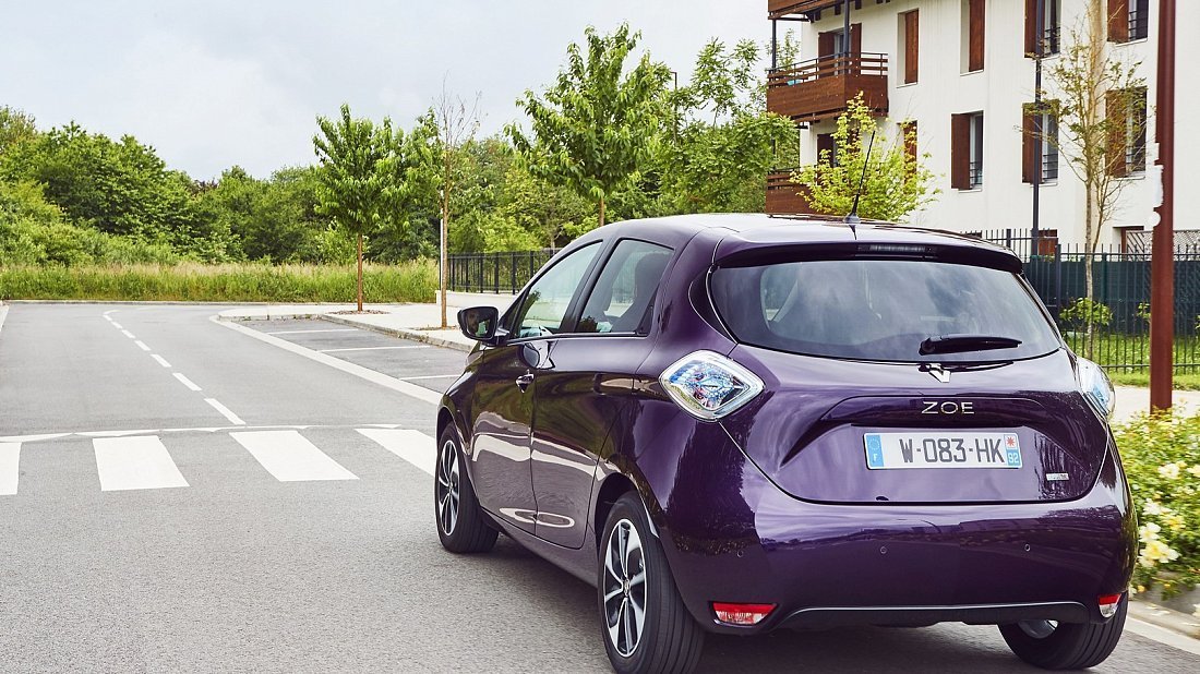 Renault Zoe Z.E. 40 Q90 (2016-2019) rear quarter, three-quarter view, diagonal, exterior