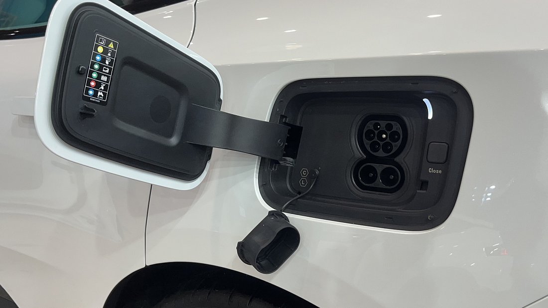 Polestar 4 Long Range Single Motor (2024-…) charge port Europe, charging, inlet, plug, connector