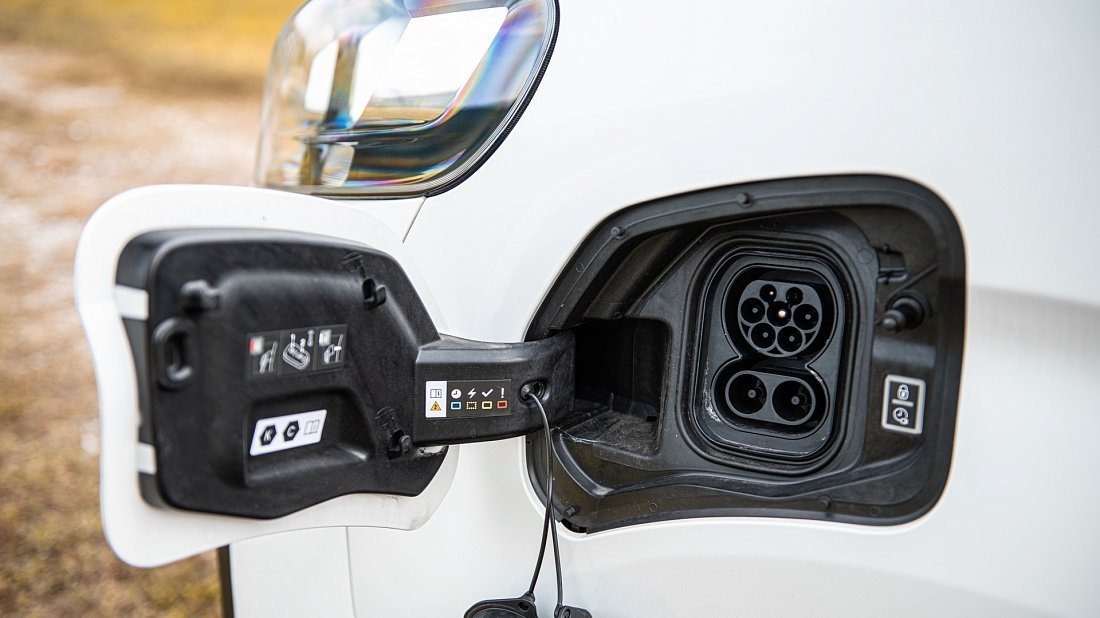 Opel Zafira Electric Life S 50 kWh (2020-2021) charge port Europe, charging, inlet, plug, connector
