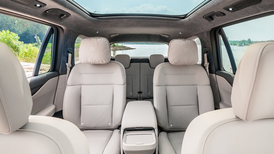 NIO EL8 Standard Range (2024-…) rear seats, back seats, passenger seats, legroom, headroom, interior