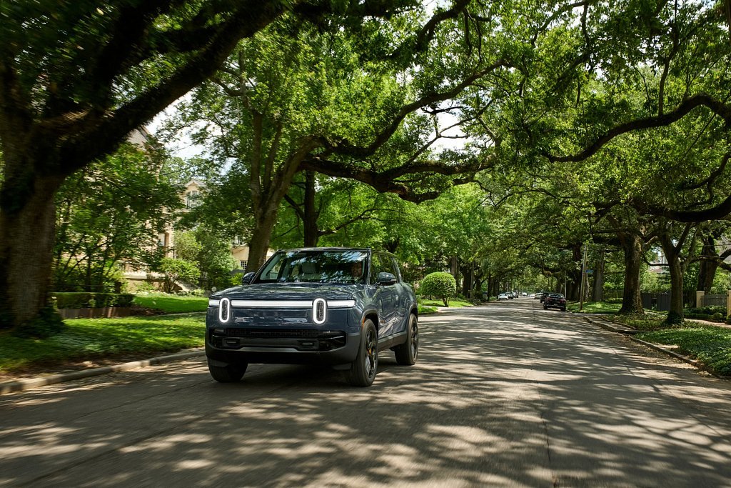 Rivian R1S