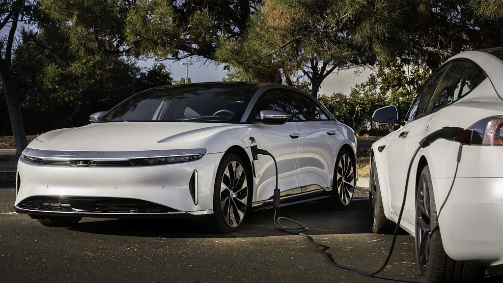 Photo of Lucid Air and Tesla Model S