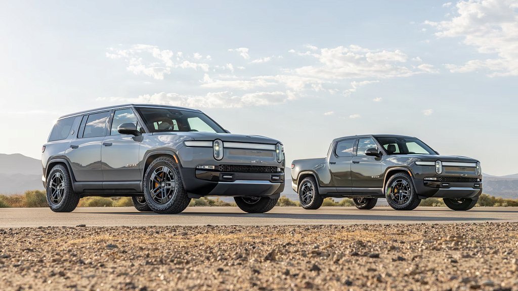 Photo of Rivian R1S and R1T by MotorTrend