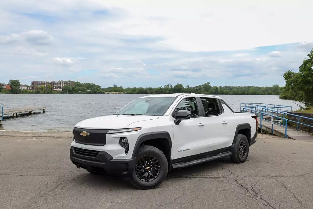 Chevrolet Silverado EV Work Truck Max Range